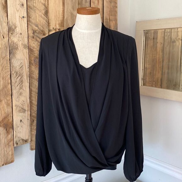 Lilly Pulitzer Black V-Neck Long sleeve Myah Top With Attached Camisole Sz Small - Picture 4 of 12